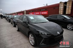 福建宁德：新能源汽车“坐”火车出海
